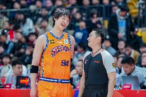 华体会入口-付政浩：沪粤之战肉搏升级 半场犯规频发成比赛焦点