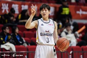 华体会官网-媒体人：篮球注定要回归团队协力向前的初心 东莞女篮全队做到了